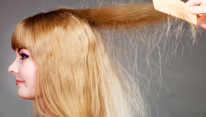 Elektriklenen Saçlarınızla Başınız Dertte Mi? İşte Size Çok Basit Bir Taktik