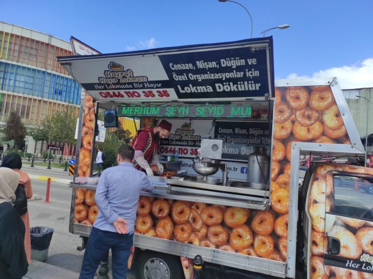 Hayır Lokması ve Lokmacı Hizmeti ile Lokma Döktürme